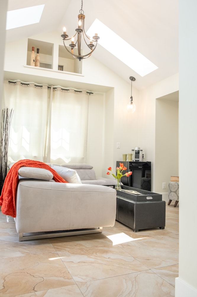 Kelowna Bed & Breakfast (CHATHAM HOUSE) - Image 4