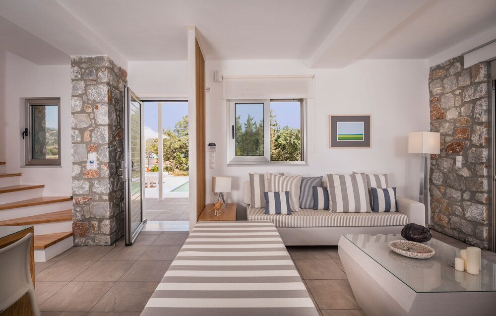 Cedar Bay Beachside Villas