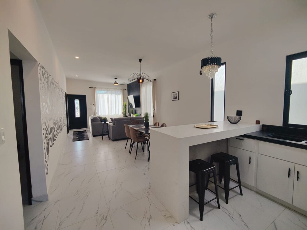 Beautiful 3bed 2bath new Home With Pool in Town