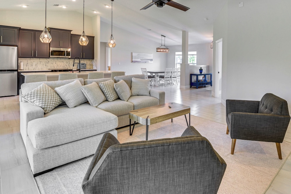 Newly Built Golf Course Home in Palm Coast!