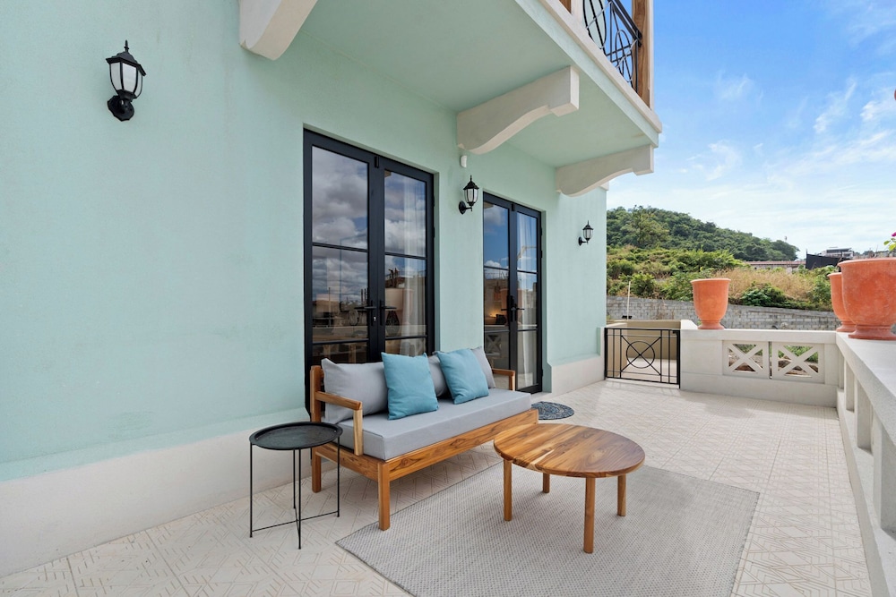 Stunning 3-BD Beachside Home with Small Pool