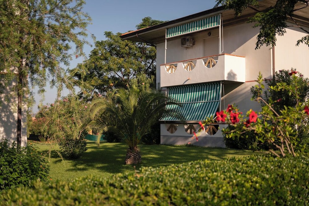 Madama club village