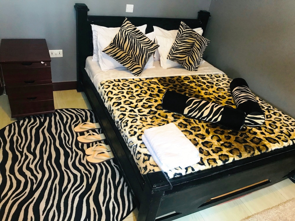 Savannah House - Hostel