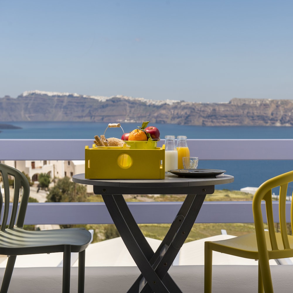 Earino Suites & Villas