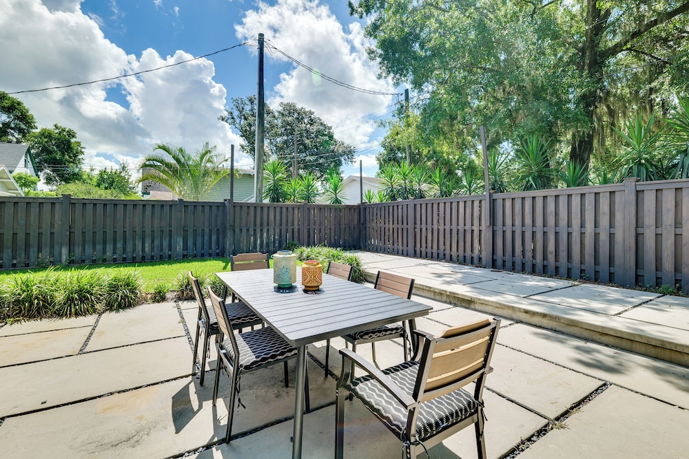 Renovated, Stylish Retreat w/ Patio in Lakeland!