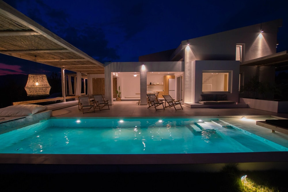 Aristotelia Gi - Private Pool Bliss view 5
