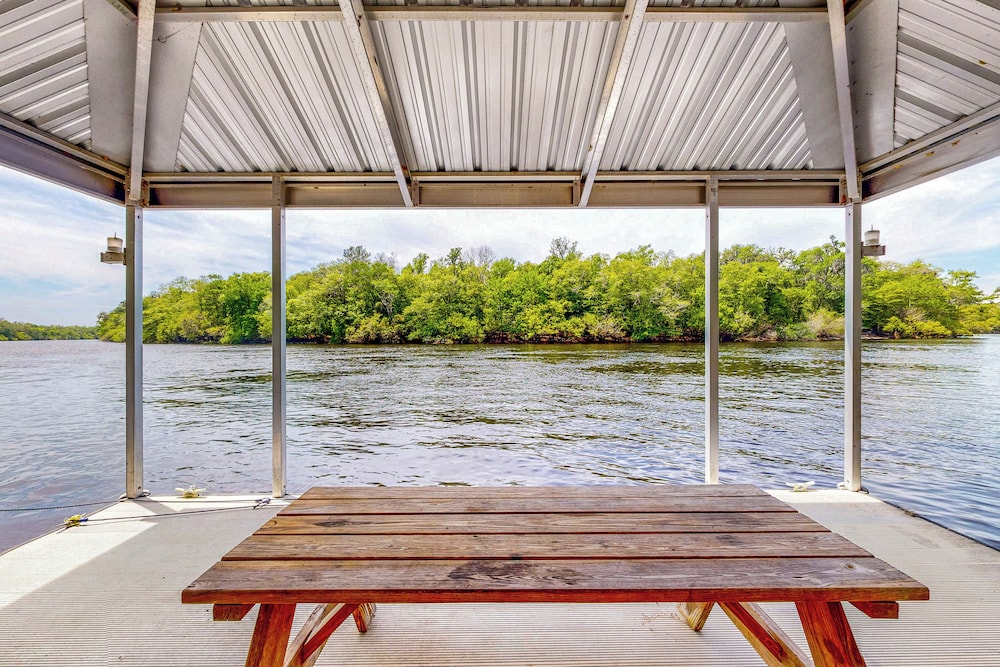 Dog-friendly Riverfront 3BR w/ Fire Pit & Dock