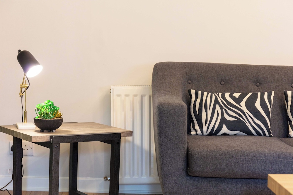 The Annick Suite No.1