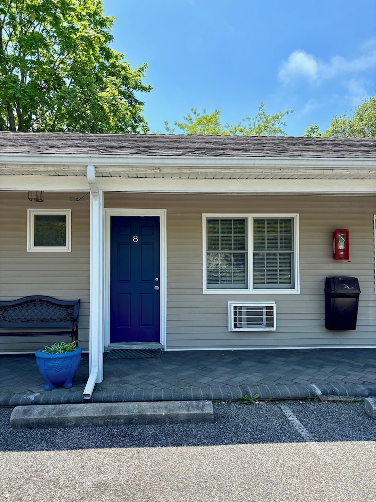 Westhampton Seabreeze Motel