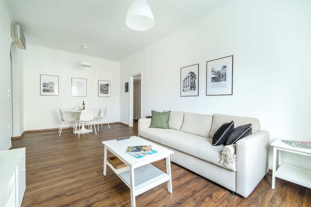 Superb flat in historic centre of Athens
