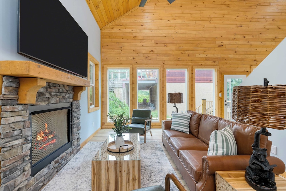 Cabin w/ Hot Tub, Game Room & Scenic Smoky Mountain Views Perfect by Avantstay