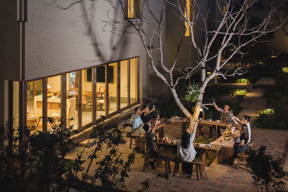 The Long Circle House
