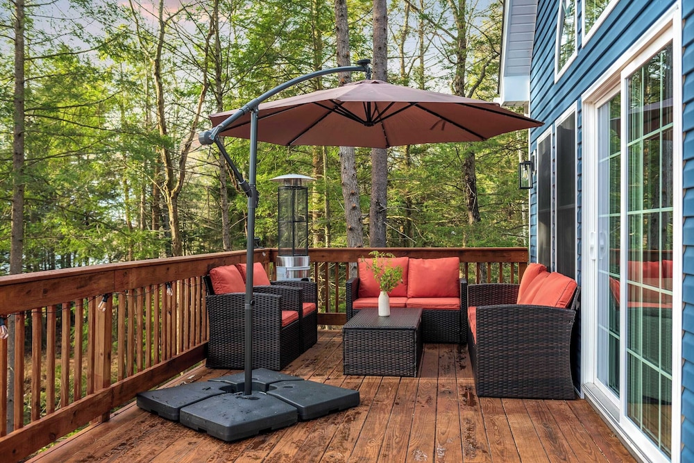 Lakeview Sunset Heaven Waterfront Escape + Private Dock Firepit + Game Room New Construction