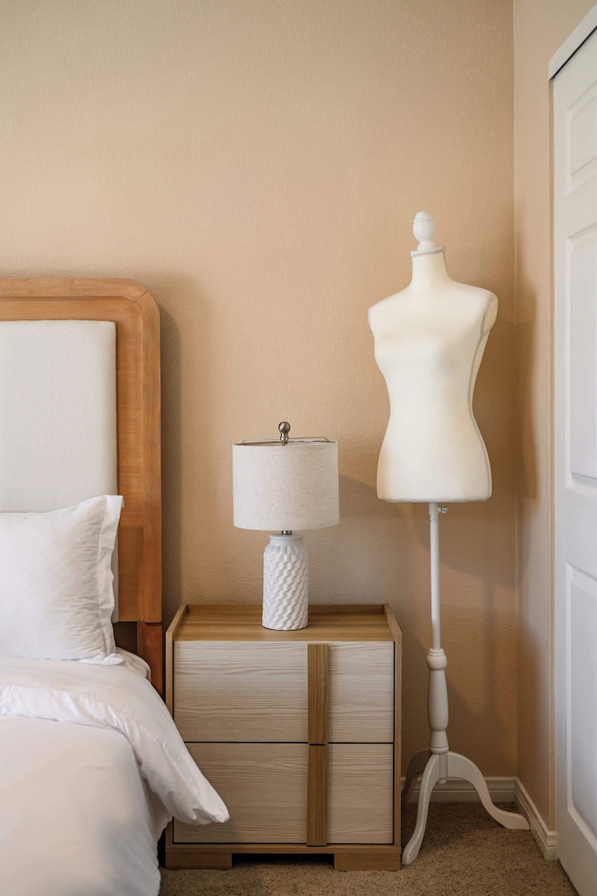Modern Serenity Near LA Tranquil 3BR Stay