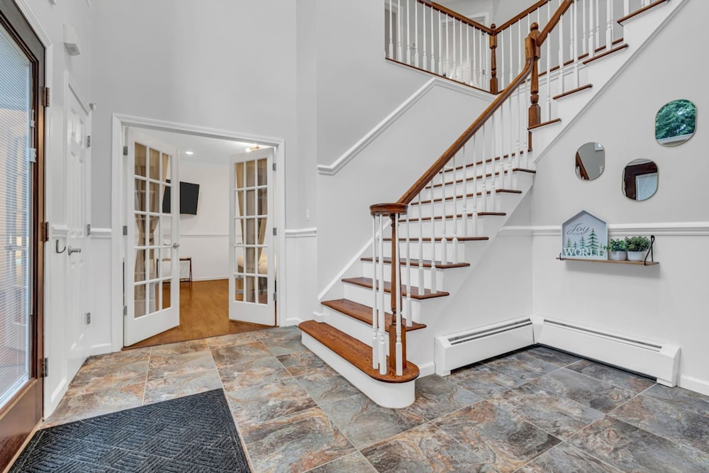 Family Getaway With Fireplace and Patio