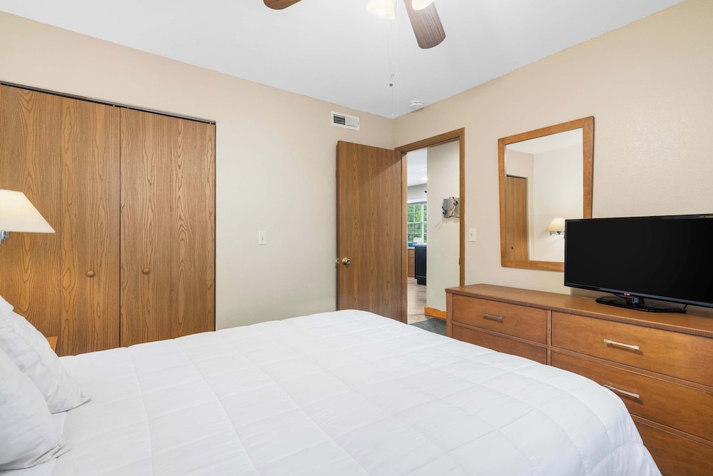 Cozy Timbers Charming Condo for 6 With Resort-style Amenities