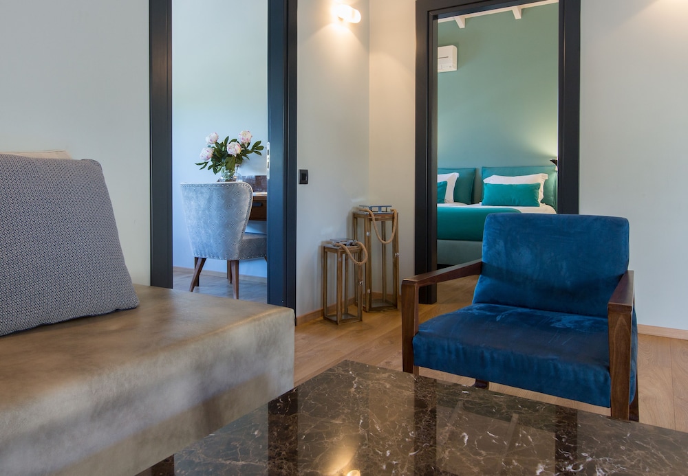Anthemion Suites & Villas