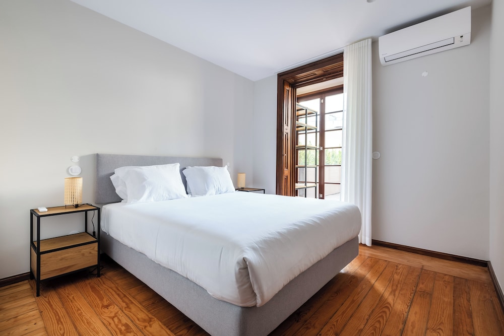 Rivol2 · Wonderful 1BR Next to Rivoli Theatre