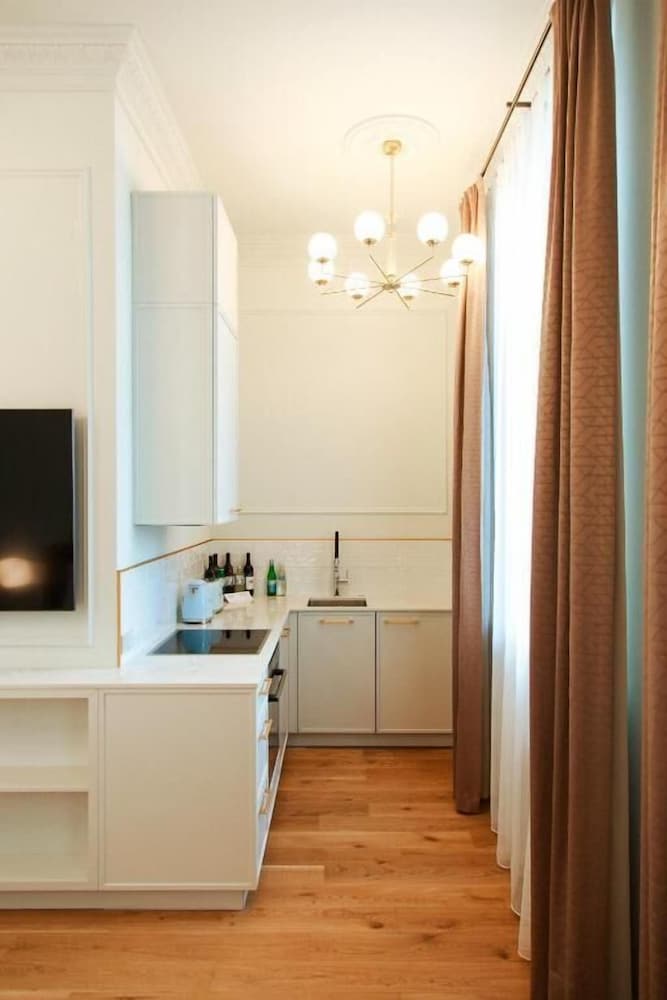 Roze Center Apartments