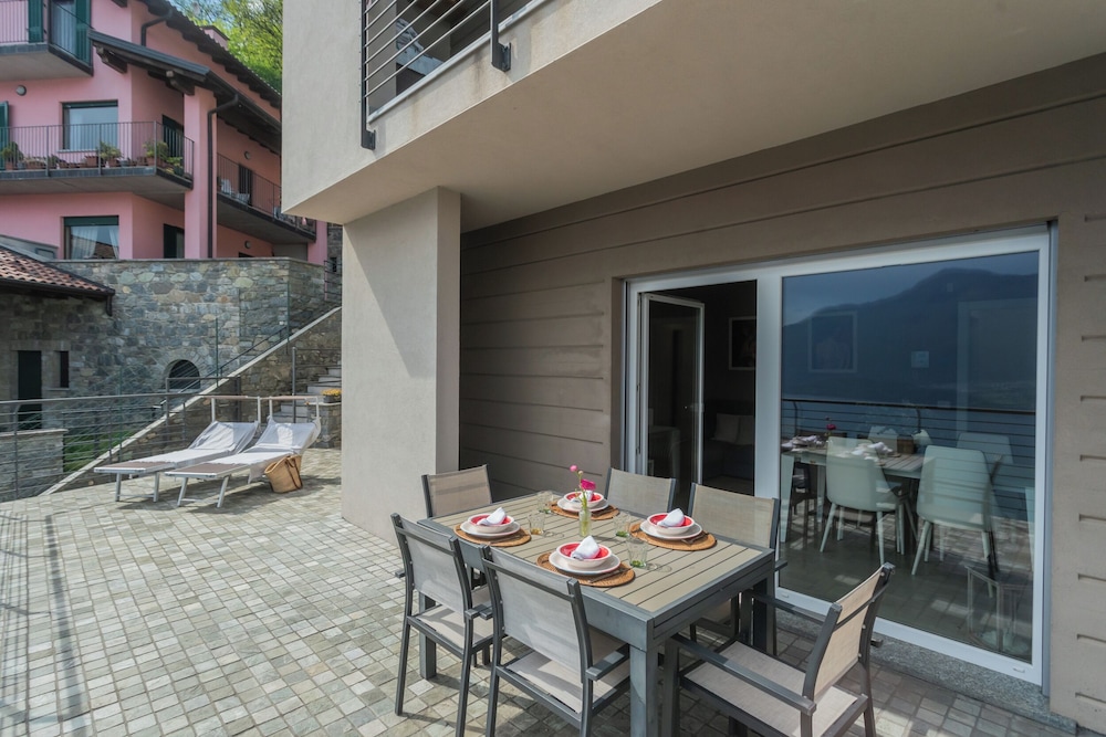 Blooms by the Lake by Rent all Como