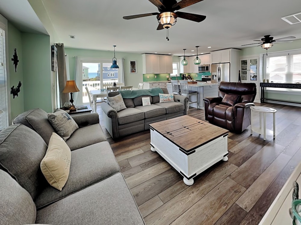 Salty Seahorse by Topsail Realty