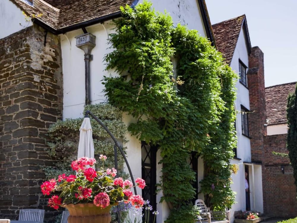 Harlington Manor