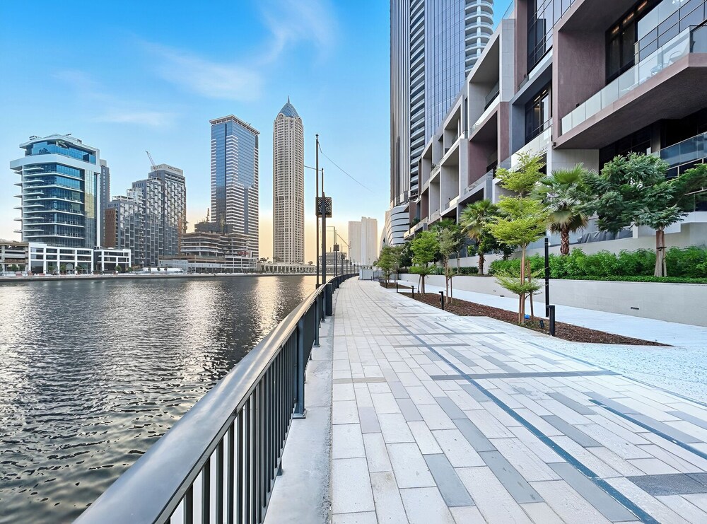 Elegant 3BR Canal & Burj Khalifa Views