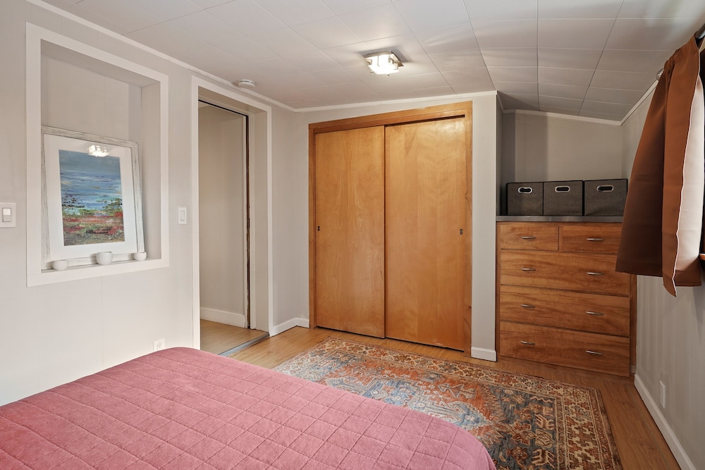 North West Nest 30 Day Minimum 2 Bedroom Home by RedAwning