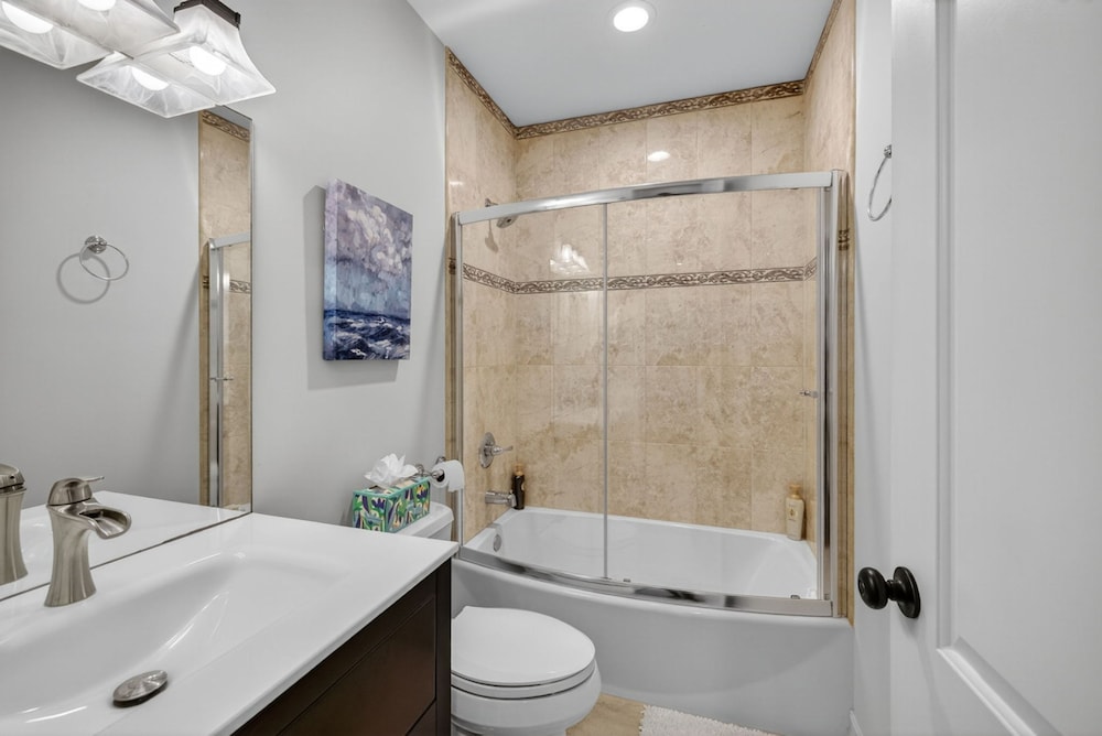 New Daisy Elegance Townhouse Steps From The Beach