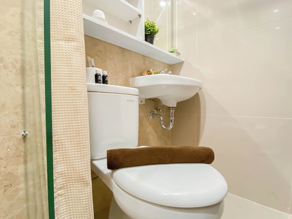Chic And Cozy Studio At Apartment Transpark Cibubur