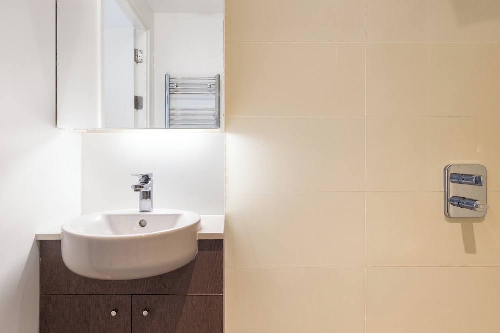 2 Bed-sleeps 4-balcony-family Friendly