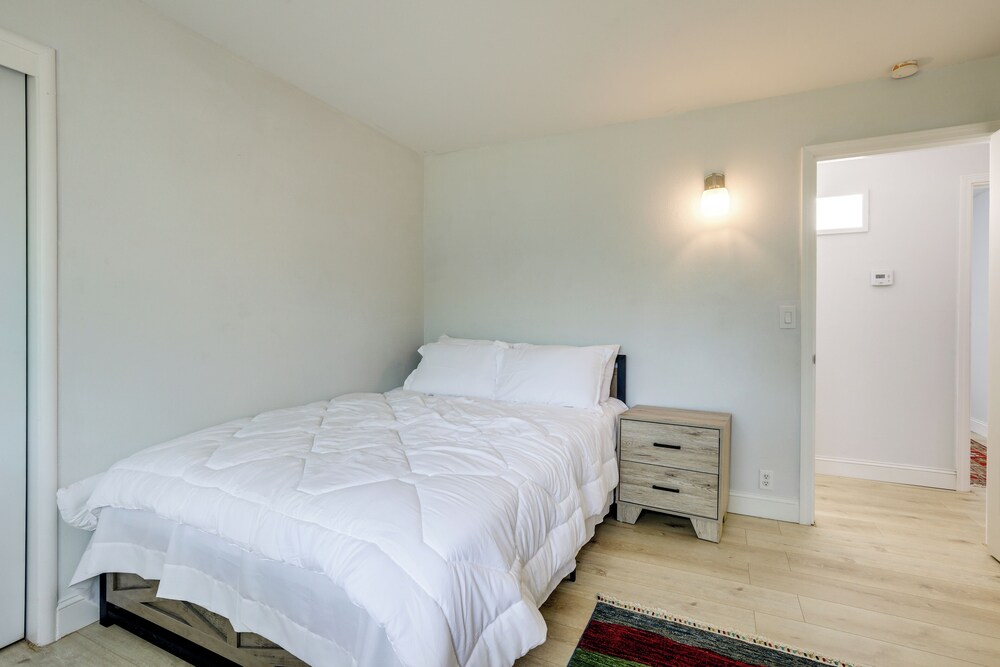 4 Mi to Folsom Lake: Modern Home w/ Patio!