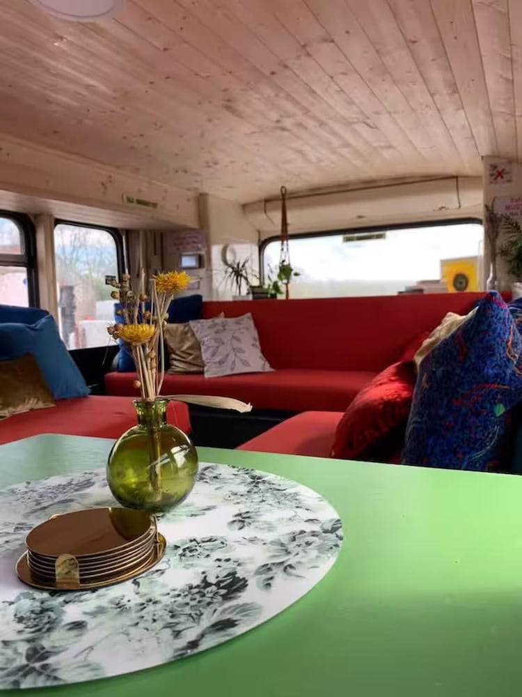 Ballinadee Bus - Boutique Bus Accommodation
