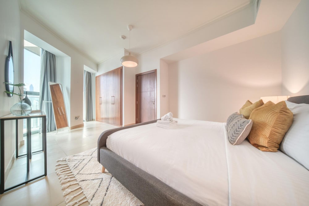 Trendy 2BR Downtown Apt Steps From Burj Khalifa
