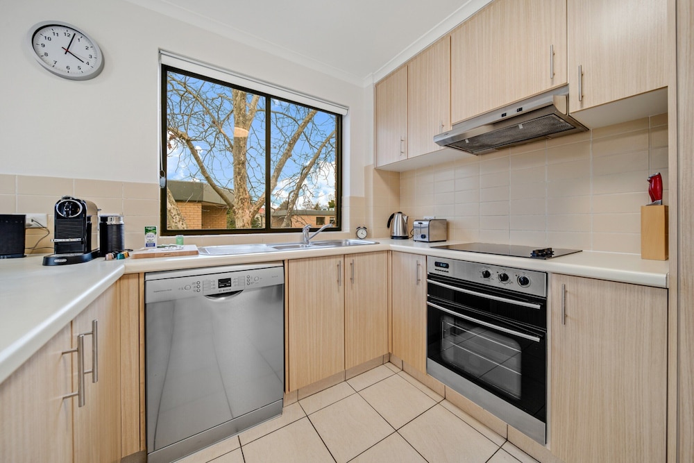 2-bed With Pool, Bbq, Tennis Court & Parking