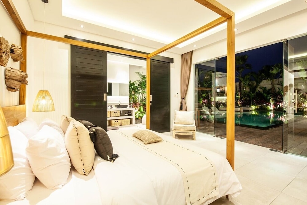 Contemporary 4BR Villa, 400m to Canggu Shore