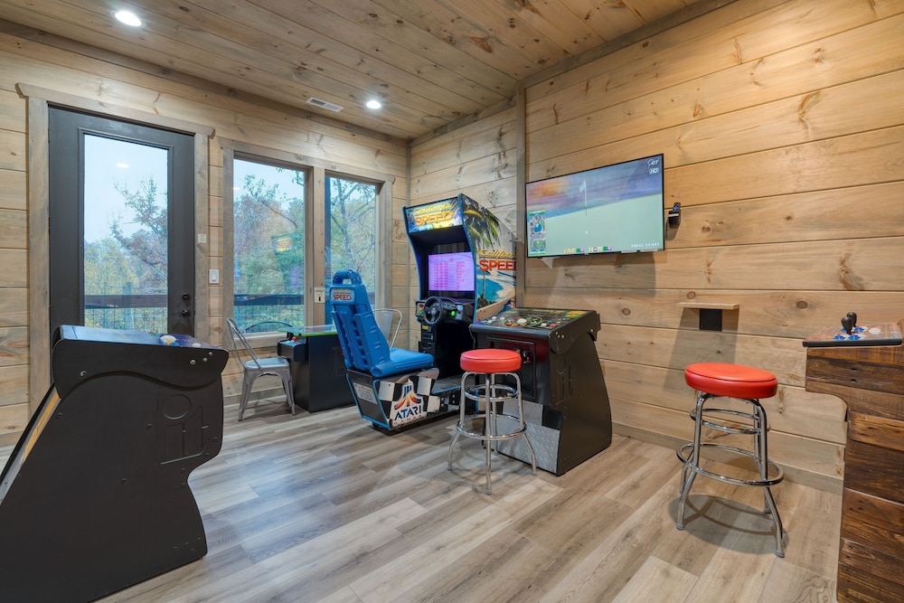 Rambling Ridge Lodge Endless Amenities Fun Indoor Pool Hot Tub A Arcade Game Room