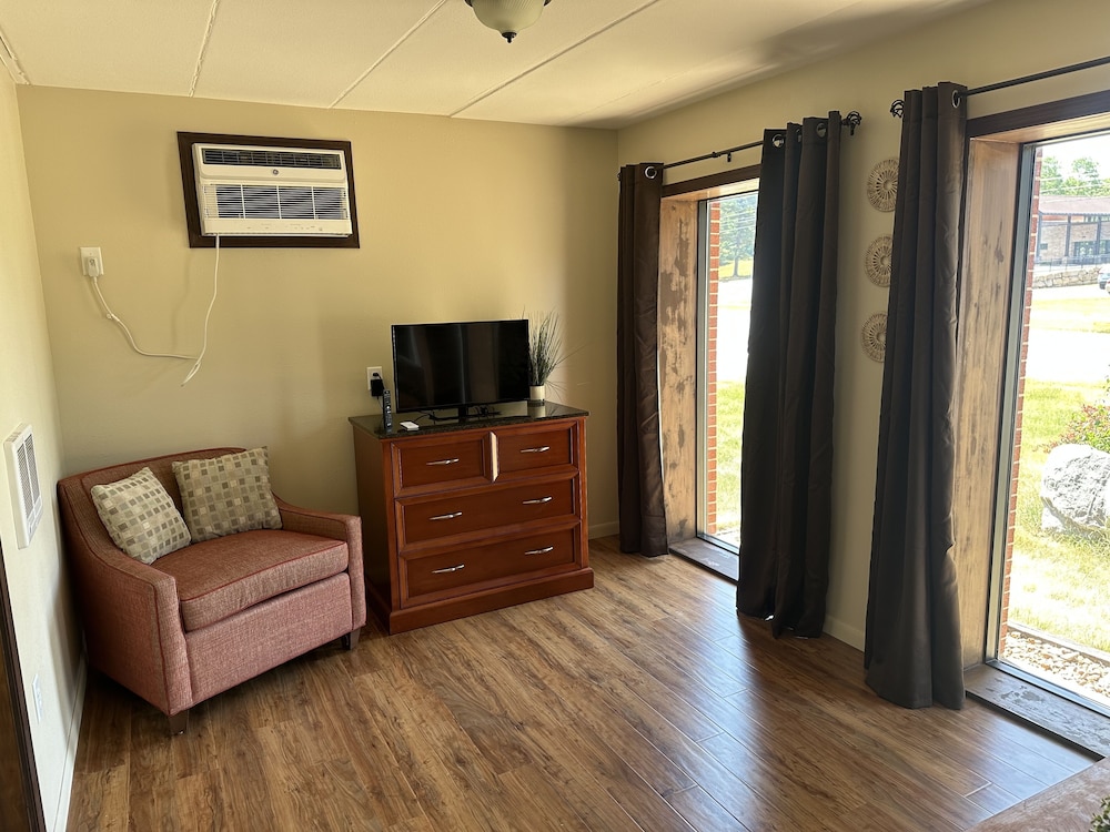 All Star Inn & Suites