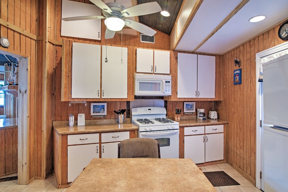 'little Blue Crab' Quaint Slidell Home: Near Lakes view 4