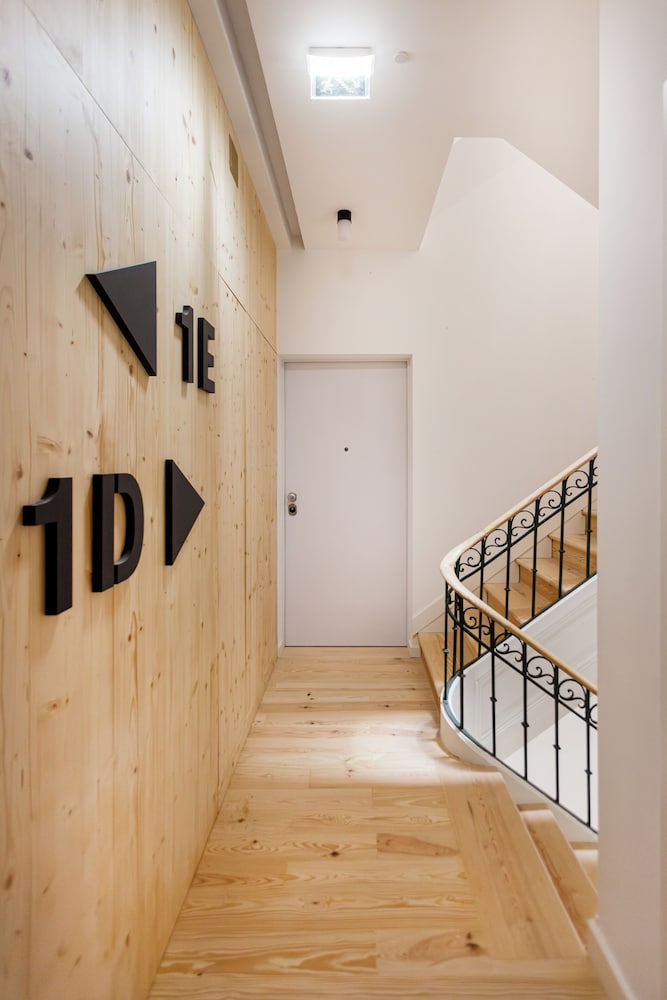 AB10 Modern Lisbon