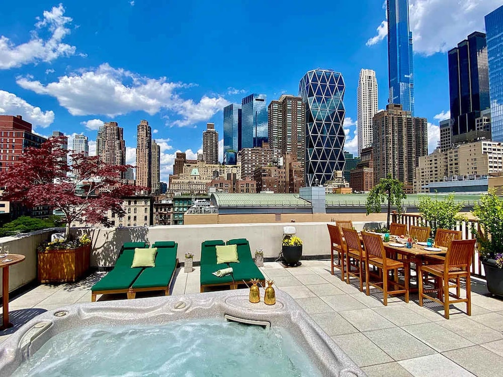 Vesper Court by Rove Duplex PH w Hot Tub Roof