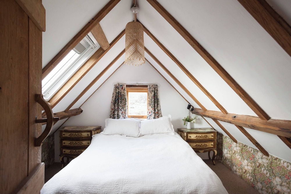 Lakeside Sussex Retreat