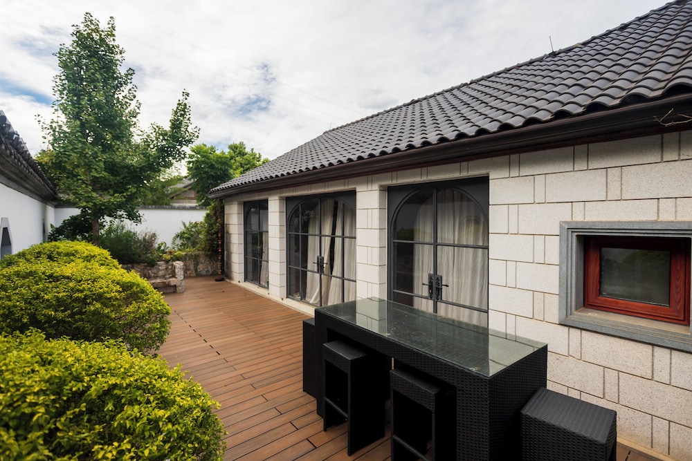 Jingdezhen Homestay Outside the Window