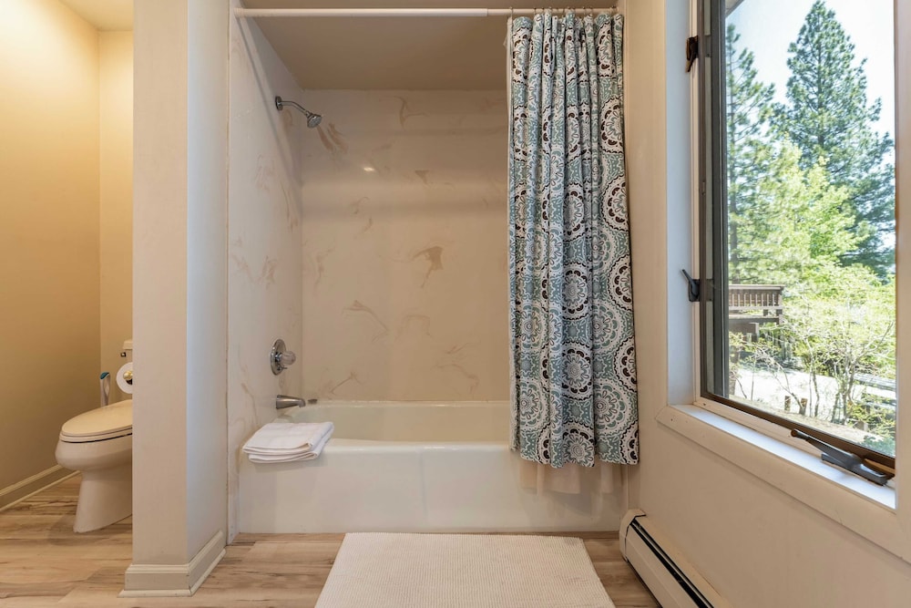 Crystal View by Avantstay Al Fresco Dining w/ View of Lake Tahoe + Crystal Bay