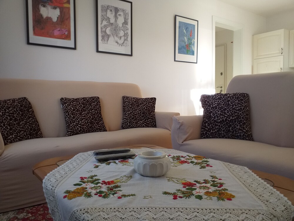 Pavo - Apartment With a Great View and Parking view 4