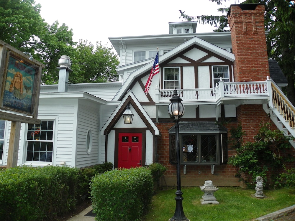 Homeport Inn and Tavern