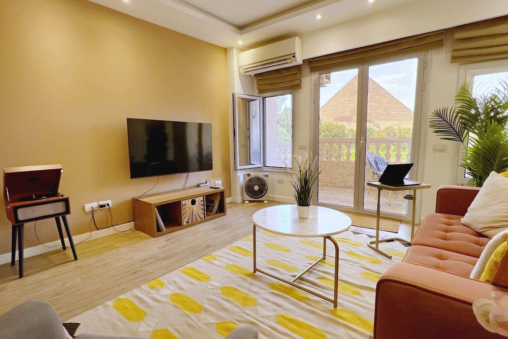 Xuru Stays I Spellbinding 2 BDR Apt. At The Giza Pyramid's Doorstep