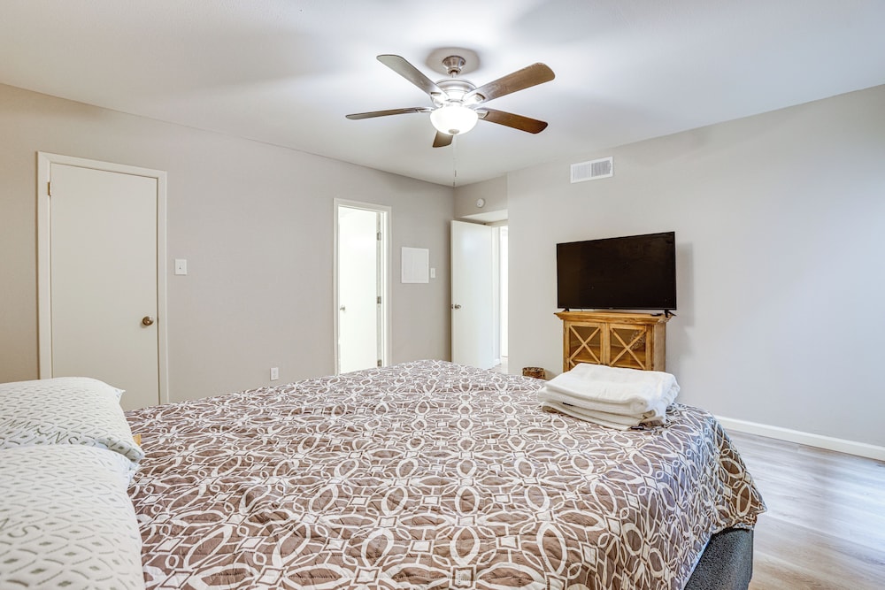 2 Mi to The Galleria: Uptown Houston Retreat!