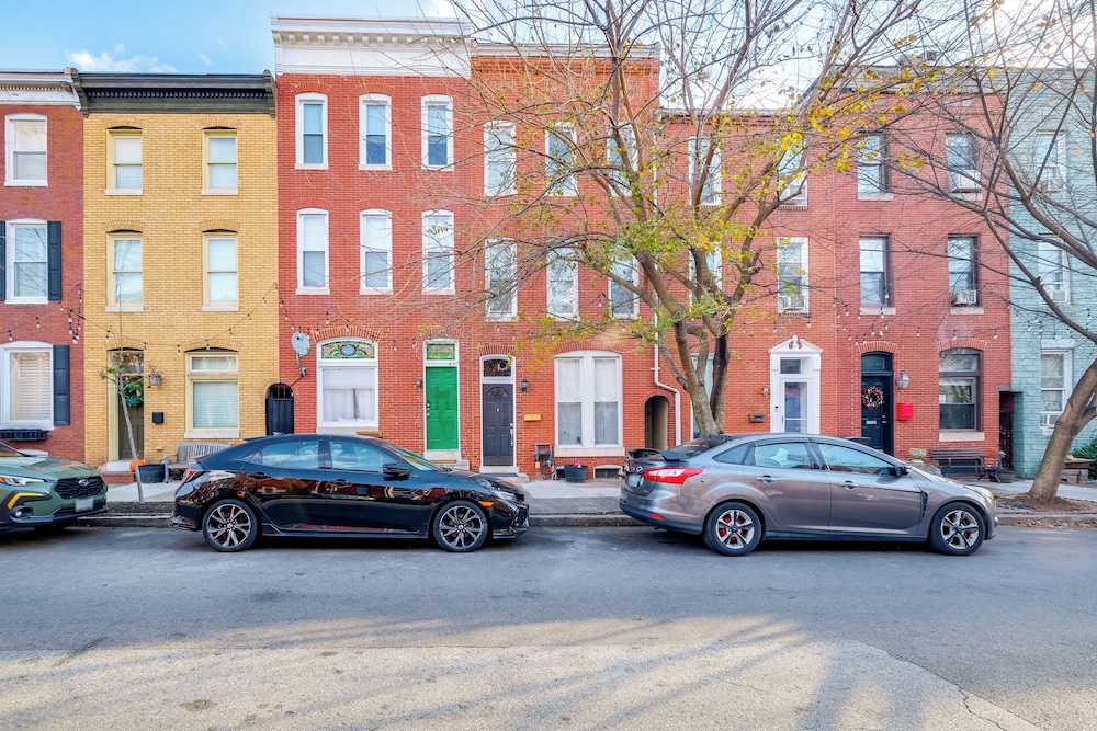 1 Mi to Dtwn: Townhome w/ Patio in Baltimore!