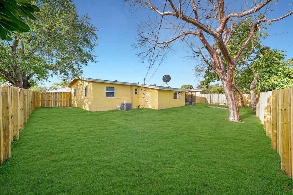 Fort Lauderdale Vacations - Yellow House in Davie - Property Image 5